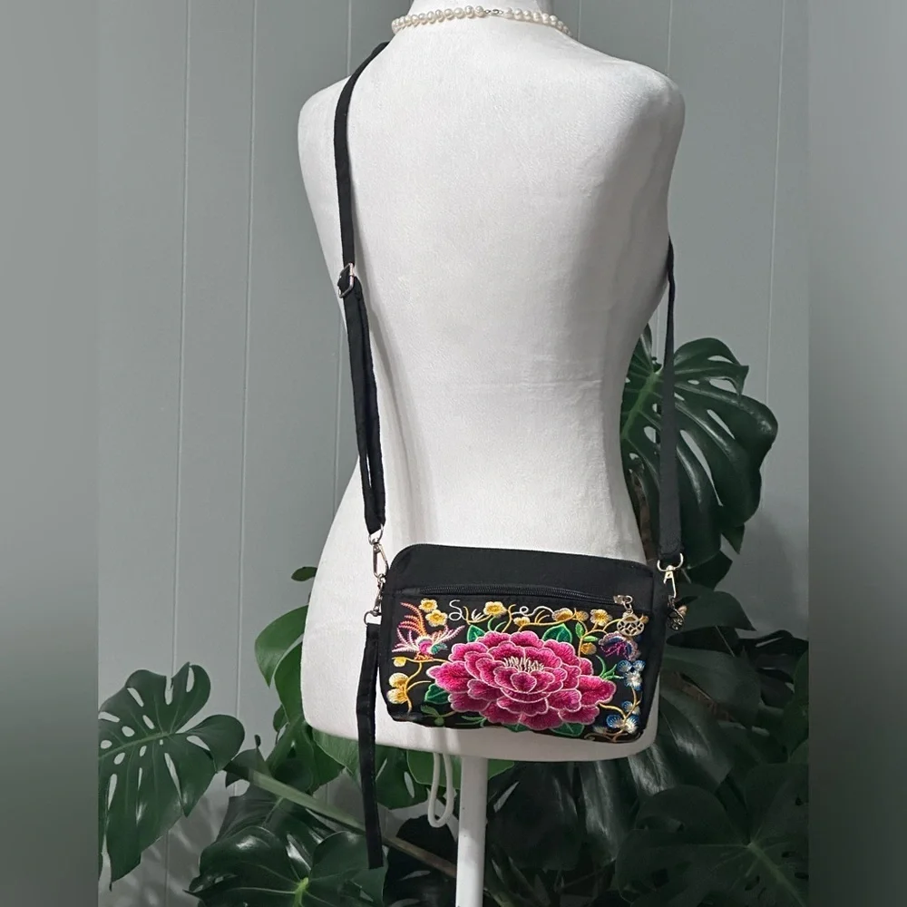 🛍️Embroidered  mini crossbody bag or hand bag. Both side have the zipper pocket